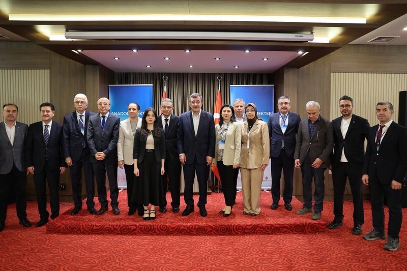 Cevdet Yılmaz'dan Anadolu Mektebi Gençlerine: Okuma Bilgiyi Aşan Bir Temeldir - Görsel 4