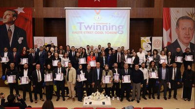 Diyarbakır'da eTwinning Başarısı: 387 Öğretmene Ulusal, 250 Öğretmene Avrupa Kalite Etiketi Verildi