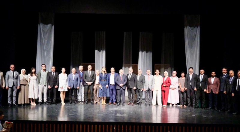 Seyhan İlçe Milli Eğitim Müdürlüğü'nden 'Kalbe Düşen Dizeler' Şiir Dinletisi - Görsel 3