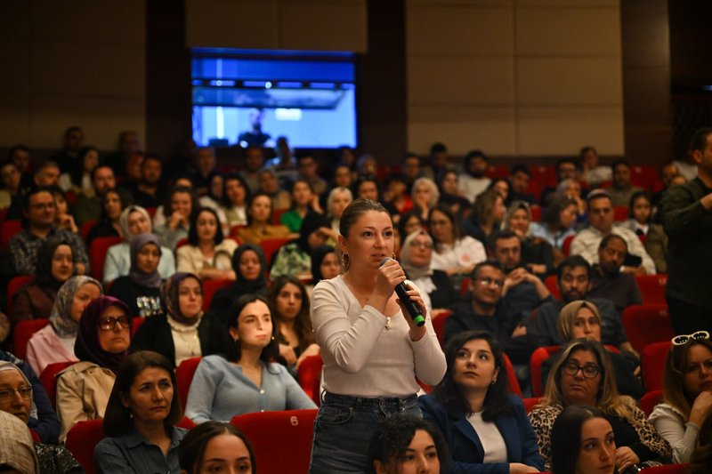 Uşak Valiliği'nden 'Şefkat Ekipleri' Projesi Tanıtımı: Aile ve Nüfus 10 Yılı Vizyonu Sahada Hayat Buluyor - Görsel 2