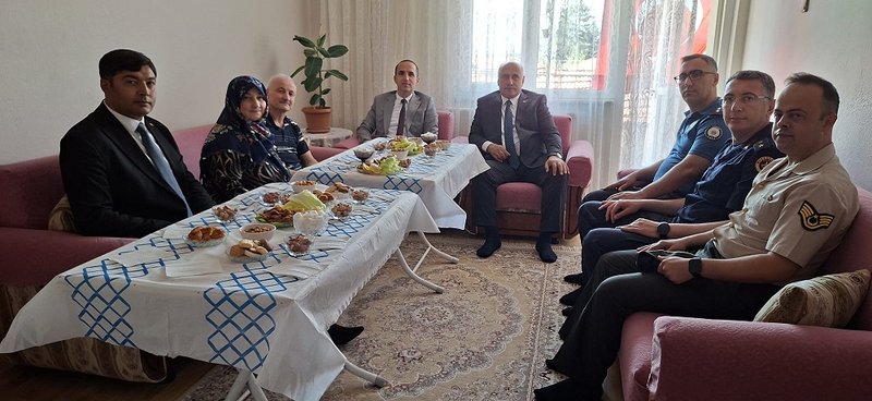 İskilip Kaymakamlığı'ndan Şehit Yakınları ve Gazilere Bayram Ziyareti - Görsel 4