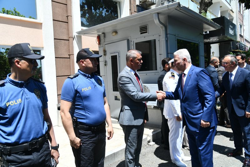 Ticaret Bakanı Bolat ve Vali Soytürk, Tekirdağ Emniyet Personeli ile Bayramlaştı - Görsel 4