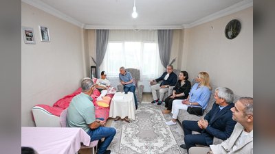 Vali Turan, Trafik Kazasında Yaralanan Öğrenci Mustafa Ayaz'ı Ziyaret Etti