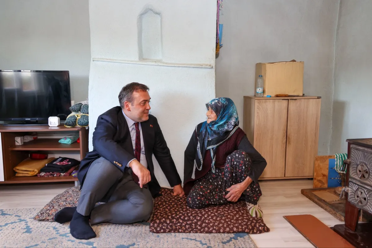 Bilecik Valisi Faik Oktay Sözer'den Hane Ziyaretleri: Vatandaşlarla Bir Araya Geldi