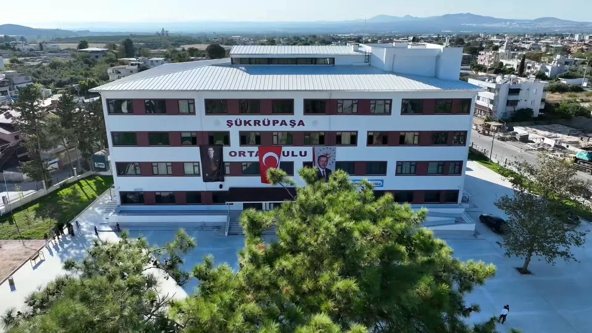 Hatay Valisi Masatlı'dan Erzin'e Eğitim Ziyareti: Okul ve Öğretmenevi İncelendi