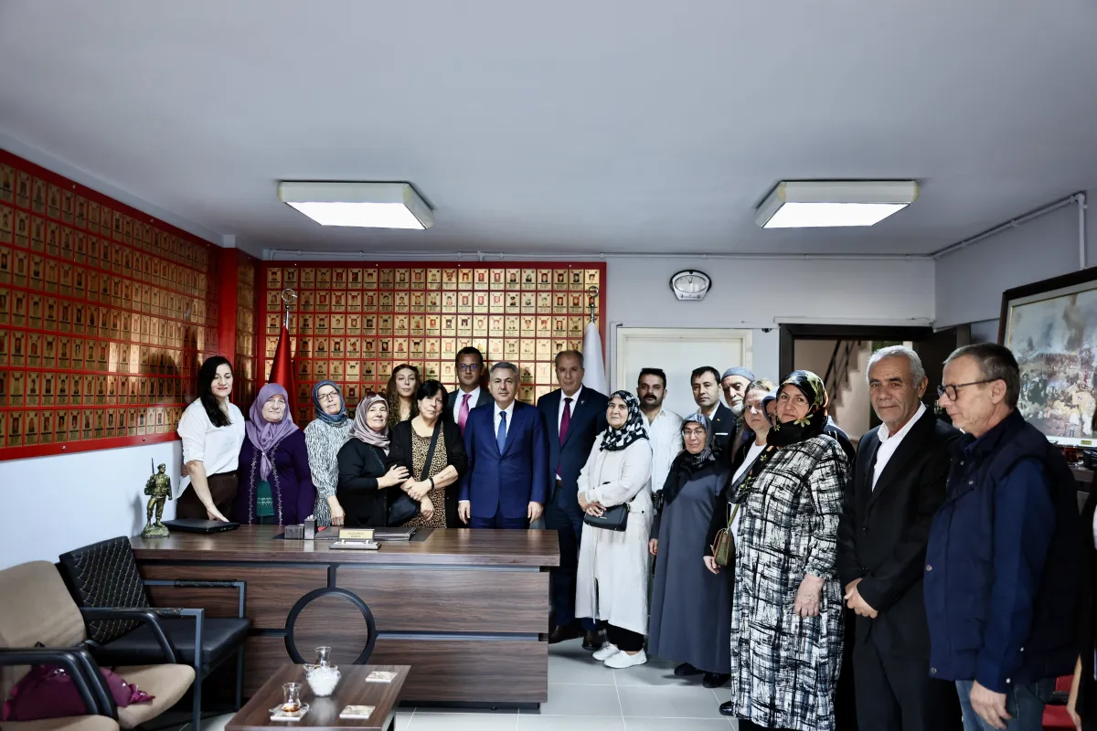 İzmir Valisi Elban'dan Şehit Ailelerine Ziyaret: Vatan Kahramanları Anıldı