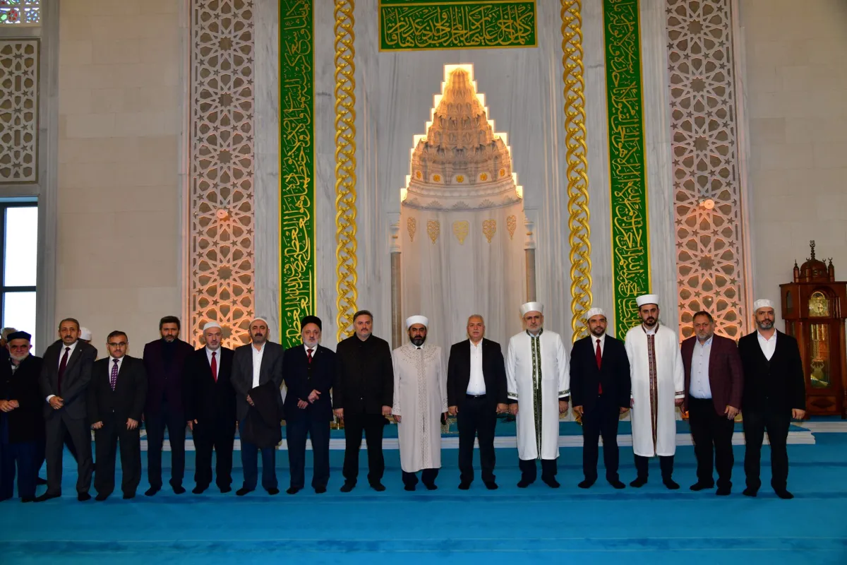 Trabzon Valisi Aziz Yıldırım, Camiler ve Din Görevlileri Haftası'nda Sabah Namazı Buluşması'na Katıldı