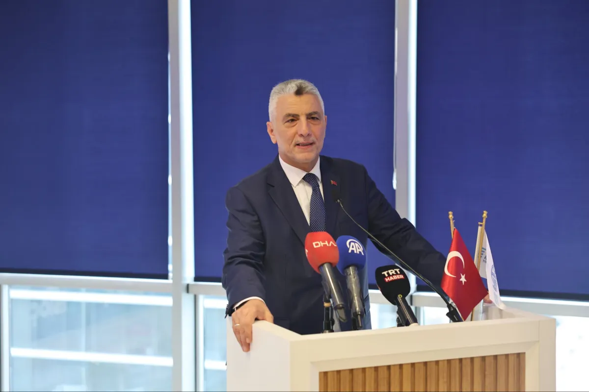 Ticaret Bakanı Bolat'tan İSTOÇ Ziyareti: Esnafa Destek Mesajı