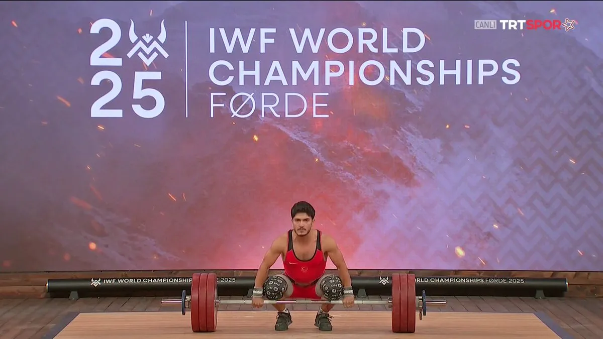 Muhammed Furkan Özbek'ten Dünya Rekoru: Halterde Altın Madalya Coşkusu!