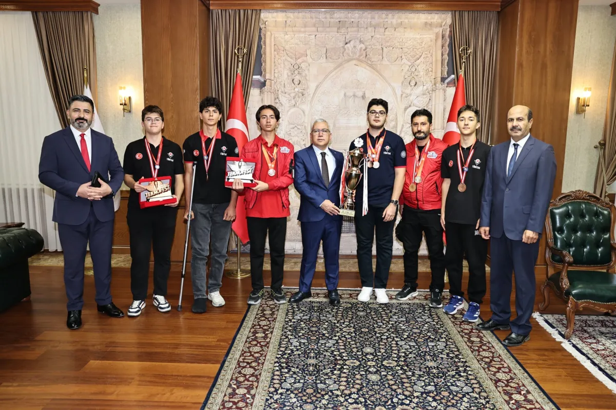 Sivaslı Öğrencilerden TEKNOFEST 2025'te Büyük Başarı: Derecelerle Döndüler!