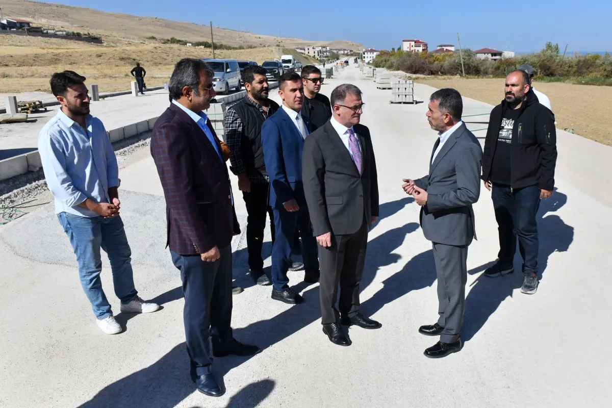 Van'da Elmalık Yolu İnşaatı Hızla İlerliyor: Vali Balcı'dan İnceleme
