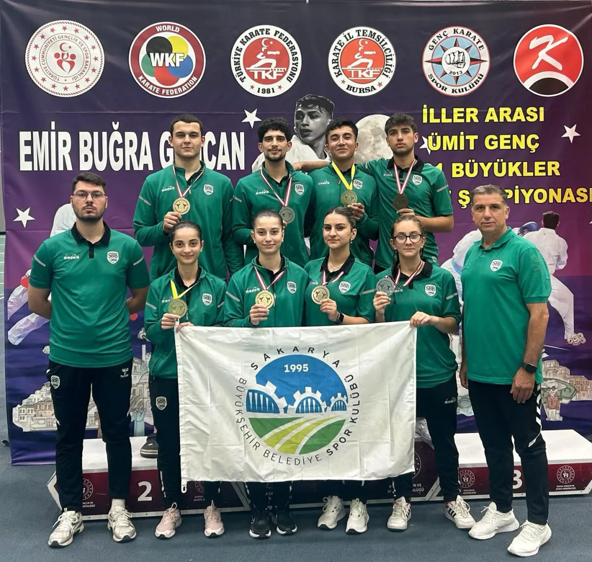Sakarya Büyükşehir Belediyesi Sporcuları Bursa'da Karate Şampiyonasında Madalya Yağmuruna Tutuldu