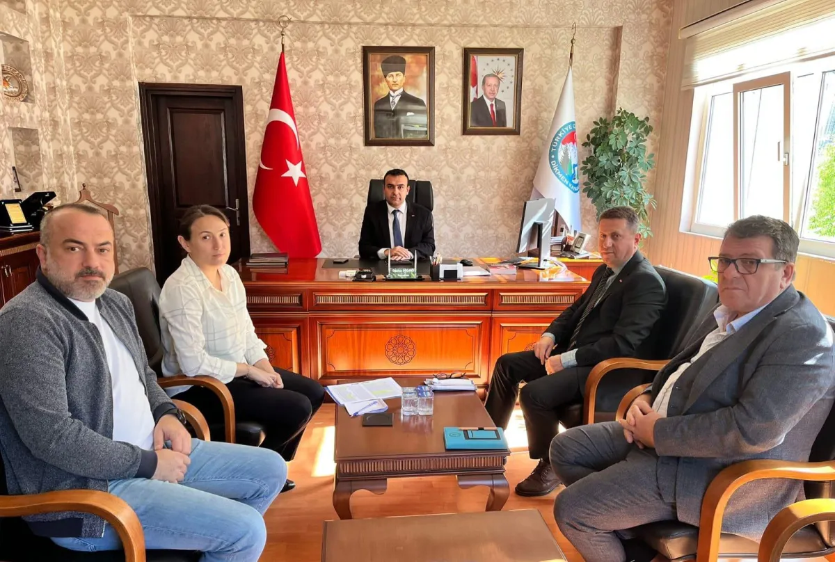 Dikmen'de Çocukların Sanatsal ve Sportif Gelişimi İçin 'Resim, Müzik ve Spor Çocuğun Cennetidir' Projesi Toplantısı Yapıldı