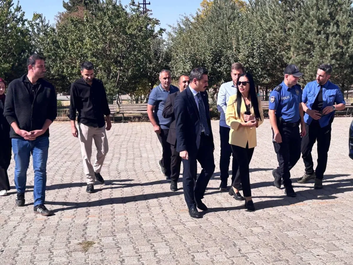 Varto Kaymakamı Abdulkadir Işık'tan Yatılı Bölge Ortaokulu'na Ziyaret