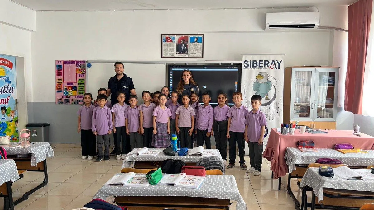 Kilis Emniyet Müdürlüğü'nden Öğrencilere Siber Güvenlik Eğitimi: Dijital Dünyanın Risklerine Karşı Bilinçlendirme