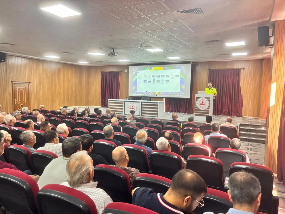 Adana'da Okul Servis Sürücülerine Güvenli Sürüş Eğitimi: Trafik Denetleme Şube Müdürlüğü'nden Bilgilendirme