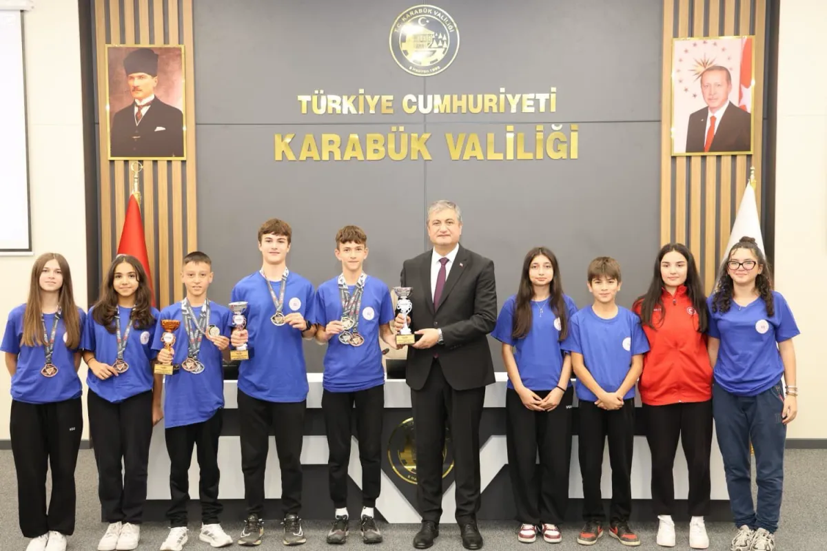 Karabük'ün Başarı Dolu Geleceği: 127 'Parlayan Yıldız' Vali Yavuz ile Buluştu