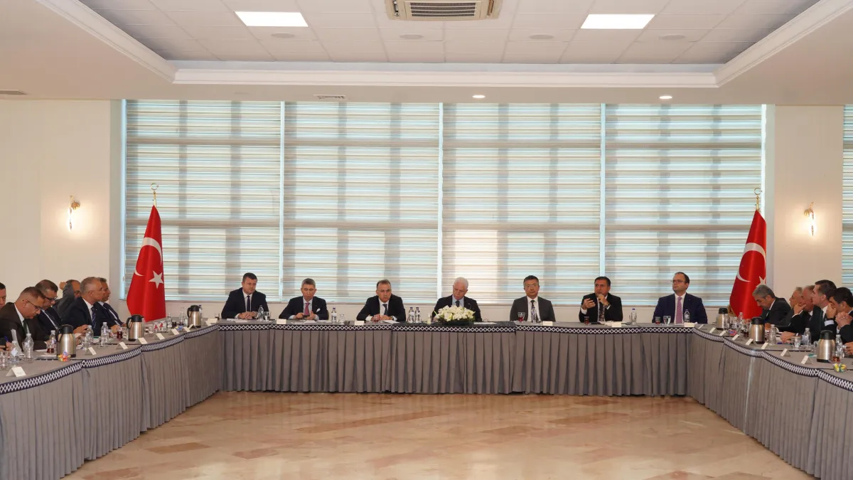 İstanbul'da Eğitim ve Spor Faaliyetleri Değerlendirildi: 'Spor Şehri İstanbul' Projesi Mercek Altında