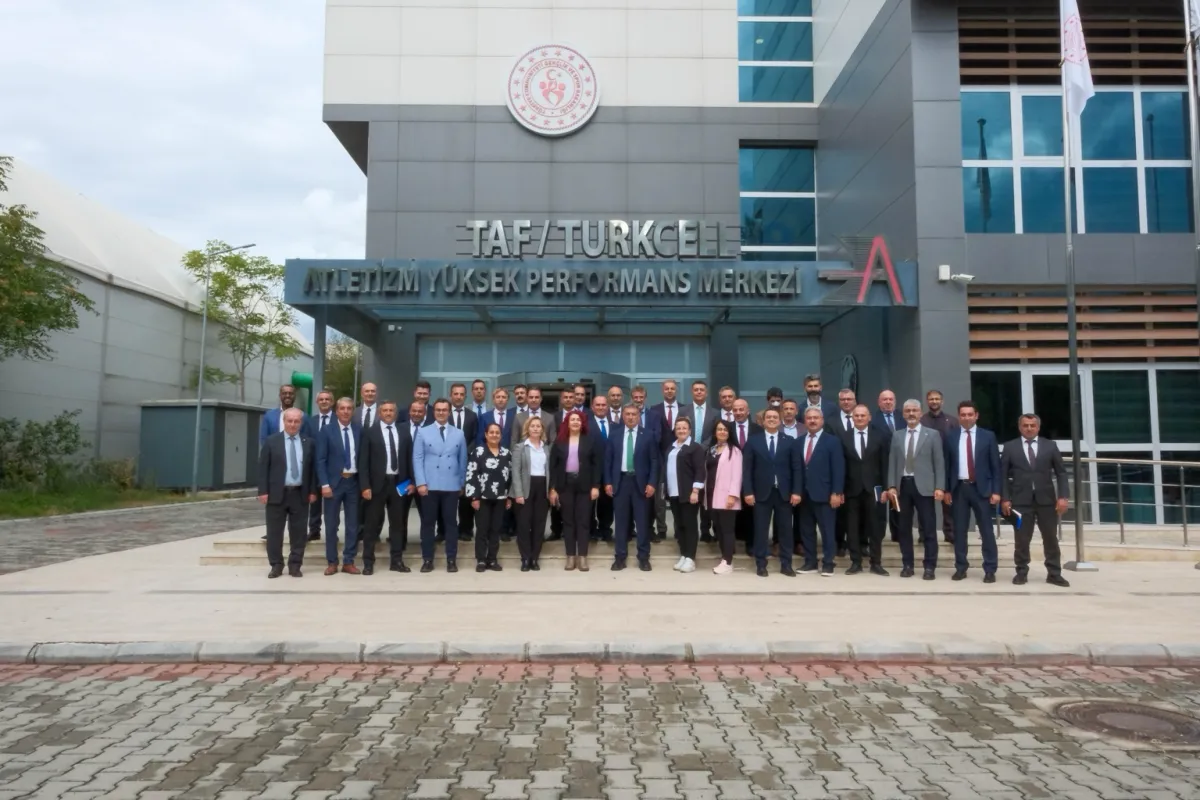 İzmir Gençlik ve Spor İl Müdürlüğü 2025 Yılı Hedeflerini Belirledi: İstişare Toplantısı Gerçekleştirildi