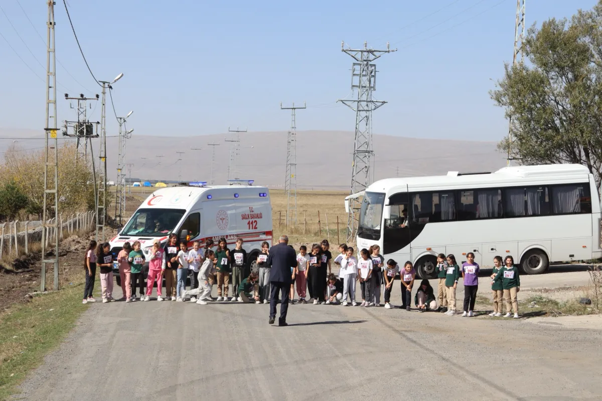 Ardahan'da 'Koşan Yıldızlar Atletizm Projesi' Başladı: 160 Öğrenci Sporla Buluştu
