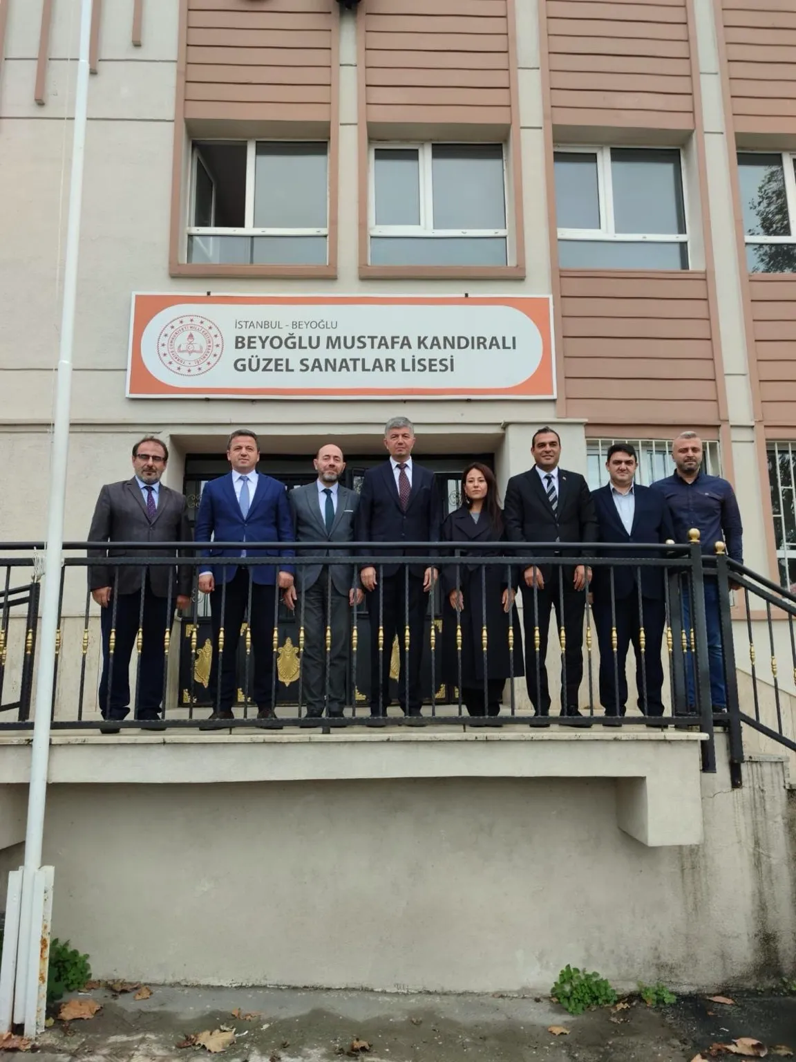 Beyoğlu Milli Eğitim'den Mustafa Kandıralı Güzel Sanatlar Lisesi Ziyareti: Vali Yardımcısı Öğrencilerle Buluştu