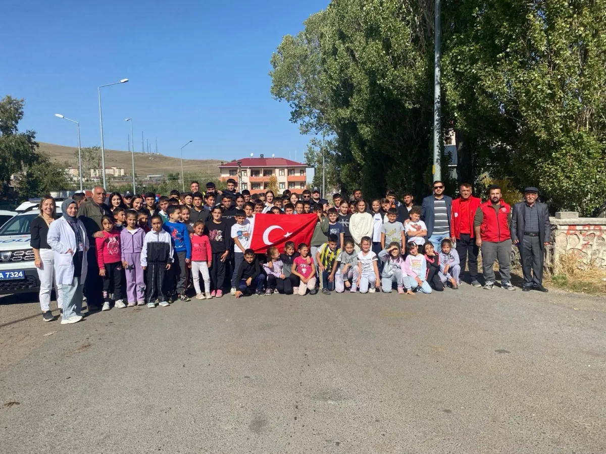 Ardahan'da Cumhuriyet Coşkusu Sporla Buluştu: Çıldır'da Atletizm Kros Yarışları Düzenlendi