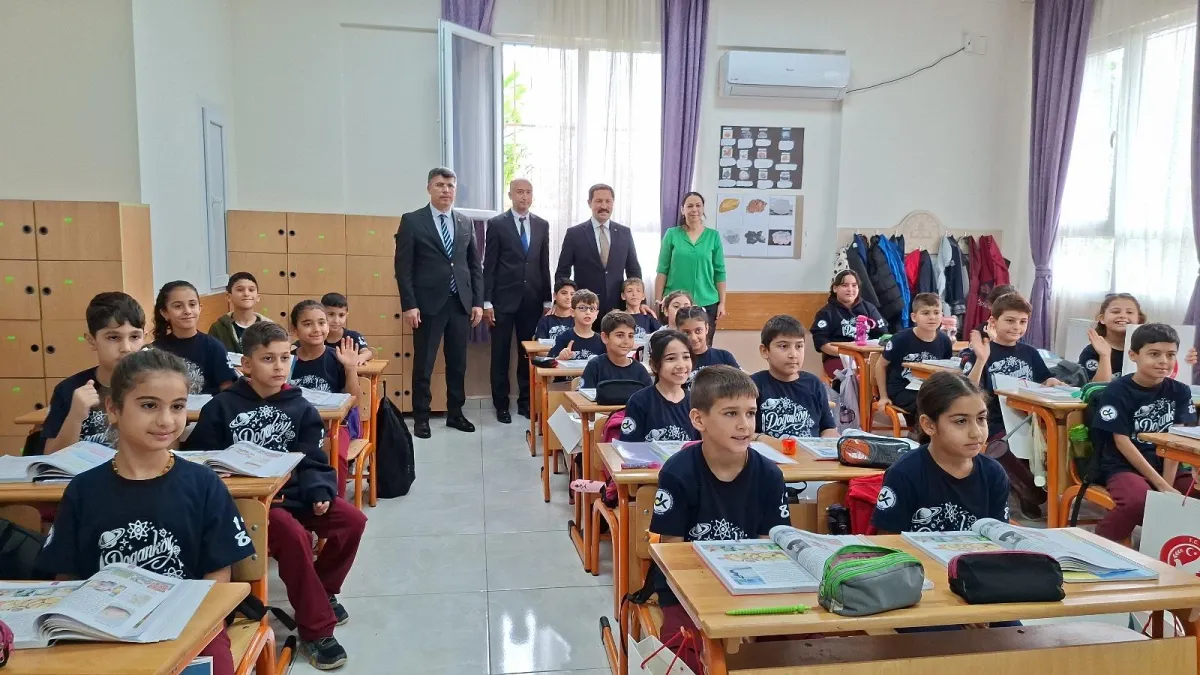 Hatay İl Millî Eğitim Müdürü ve Vali'den Doğanköy İlkokulu ve TOKİ Şehit Süleyman Yılmaz Anadolu Lisesi'ne Ziyaret