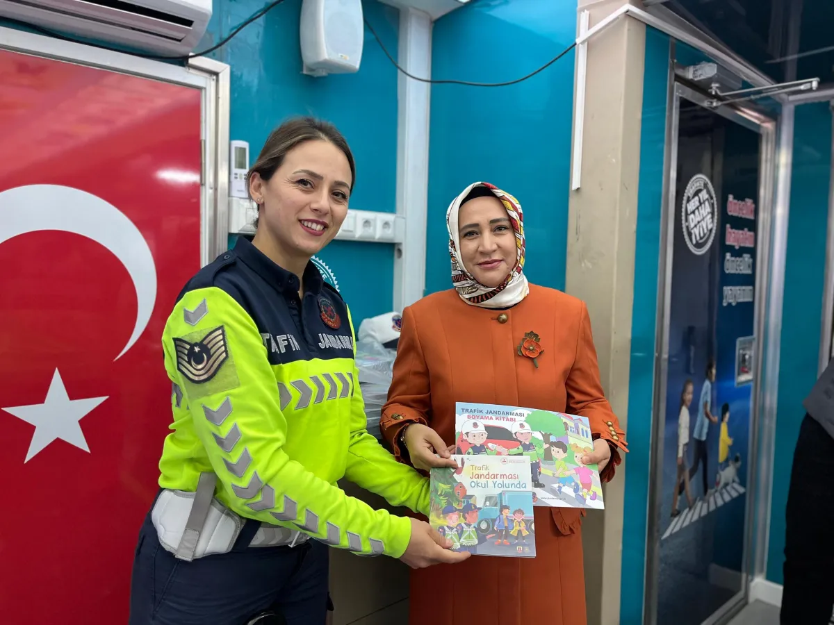 Niğde İl Milli Eğitim Müdürü Elif Özbek, Sazlıca'da Öğrencilerle Trafik Eğitimi Etkinliğine Katıldı