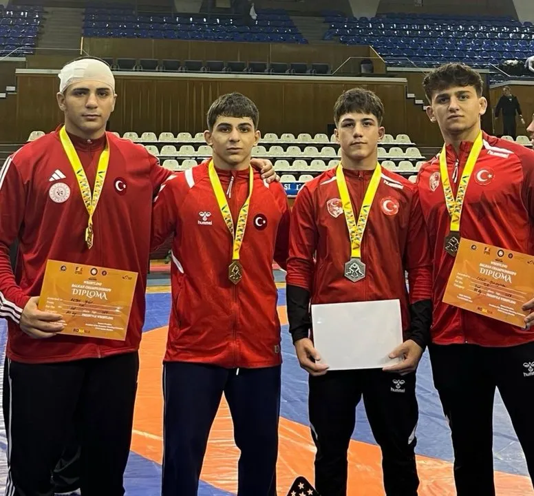 Afyonkarahisarlı Genç Güreşçiler Romanya'da Balkan Şampiyonu Oldu: Milli Takım'a Büyük Katkı