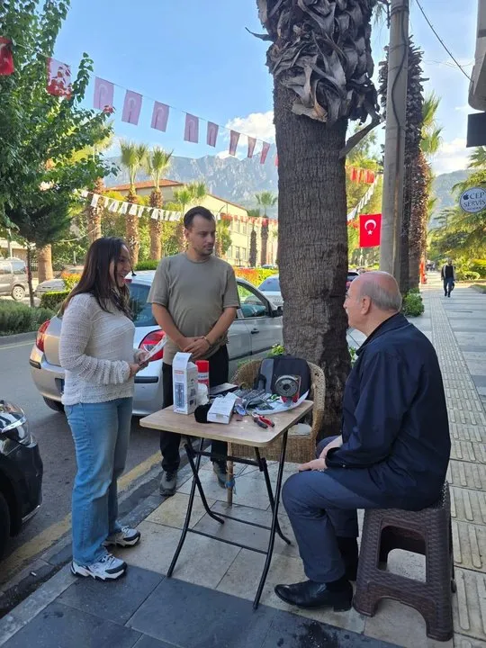 Şehzadeler İlçe Sağlık Müdürlüğü'nden Dünya Ruh Sağlığı Günü Etkinliği: Vatandaşlara Bilgilendirme Standı Kuruldu