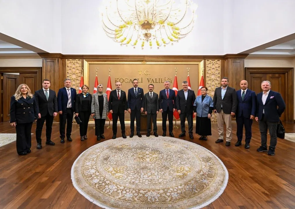 AK Parti Genel Başkan Yardımcısı Kürşad Zorlu, Kocaeli Valisi İlhami Aktaş'ı Ziyaret Etti