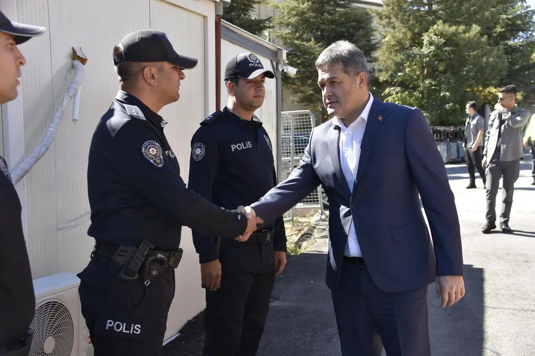 Malatya İl Emniyet Müdürü Kayhan Ay, Arguvan İlçe Emniyet Amirliği'ni Ziyaret Etti: Çalışmaları Yerinde İnceledi