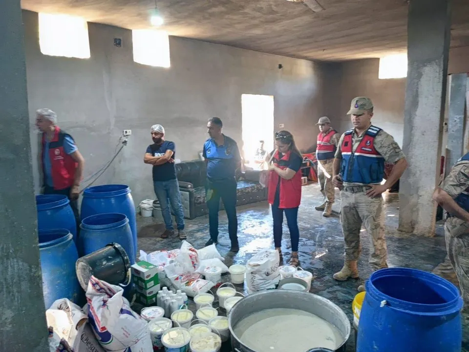 Şanlıurfa'da Ruhsatsız Süt Üretimine Geçit Yok: Akyıldız Mahallesi'ndeki İşletmeye İdari Yaptırım