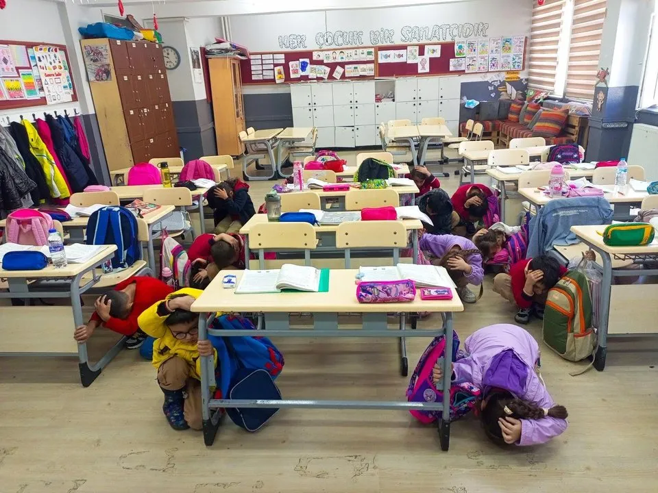 Susurluk'taki Okullarda Eş Zamanlı Tatbikat: Afet Bilinciyle Güçlü Nesiller