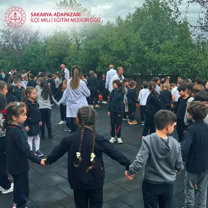 Adapazarı'nda Okullar 'Afet Farkındalık Ayı'nda Bilinçlendi: Öğrencilere Tatbikatlarla Eğitim Verildi