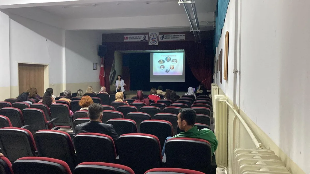 Sincan İlçe Sağlık Müdürlüğü'nden Mehmet Sündüs İçli İlkokulu Öğretmenlerine Diyabet ve Epilepsi Eğitimi