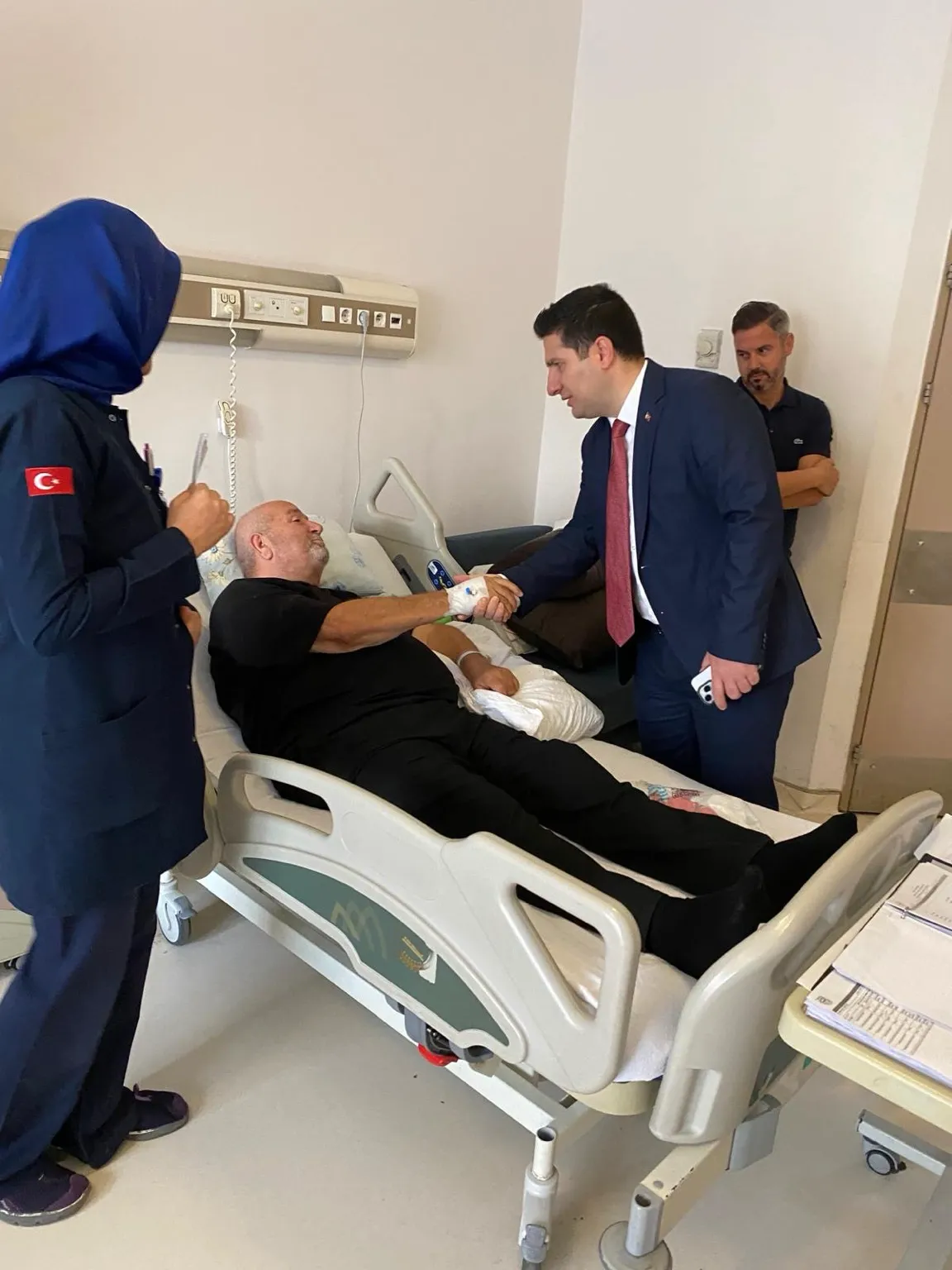 Sakarya İl Sağlık Müdürü Hastaları Ziyaret Etti, Geçmiş Olsun Dileklerinde Bulundu