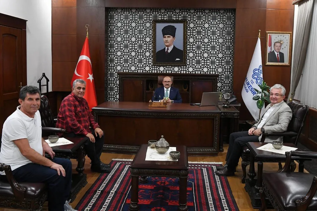 Eski İl Jandarma Komutanı Tümgeneral Nurettin Alkan, Balıkesir Valisi İsmail Ustaoğlu'nu Ziyaret Etti