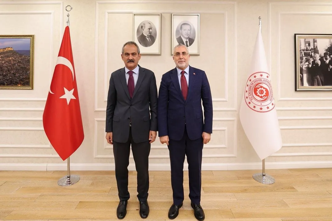 Çalışma ve Sosyal Güvenlik Bakanı Işıkhan, Eski Milli Eğitim Bakanı Mahmut Özer'i Ağırladı