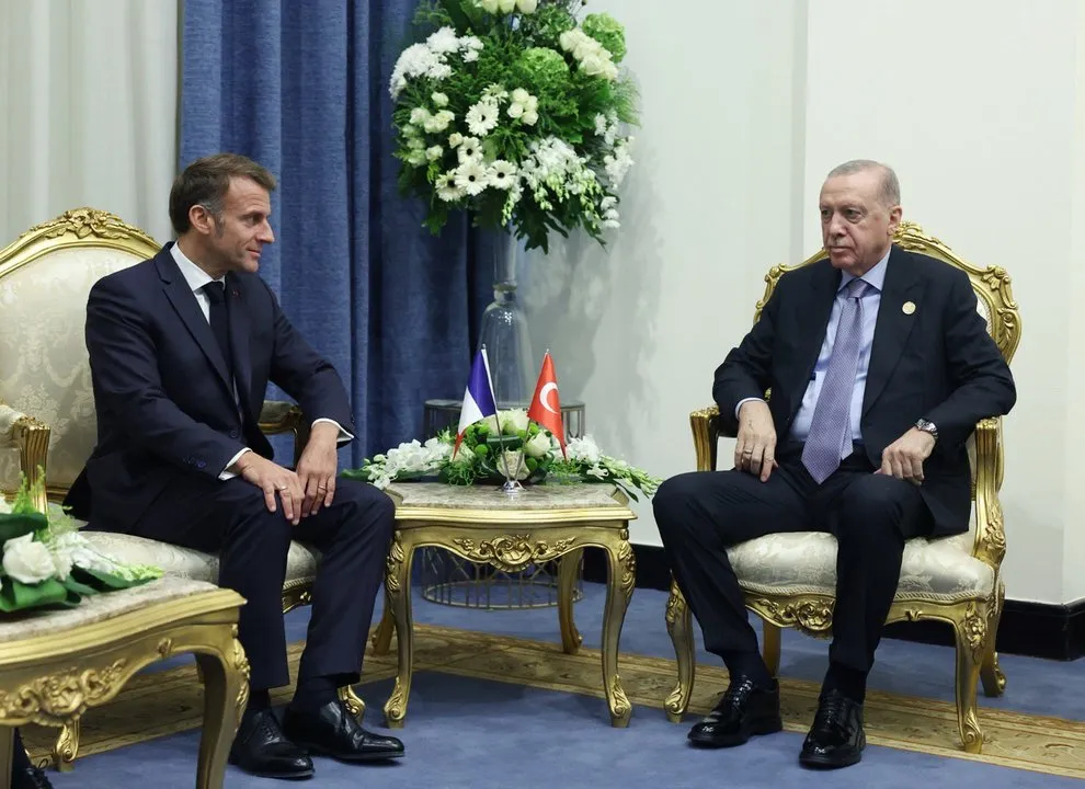 Erdoğan ve Macron Şarm El Şeyh'te Görüştü: İkili İlişkiler ve Gazze Masadaydı