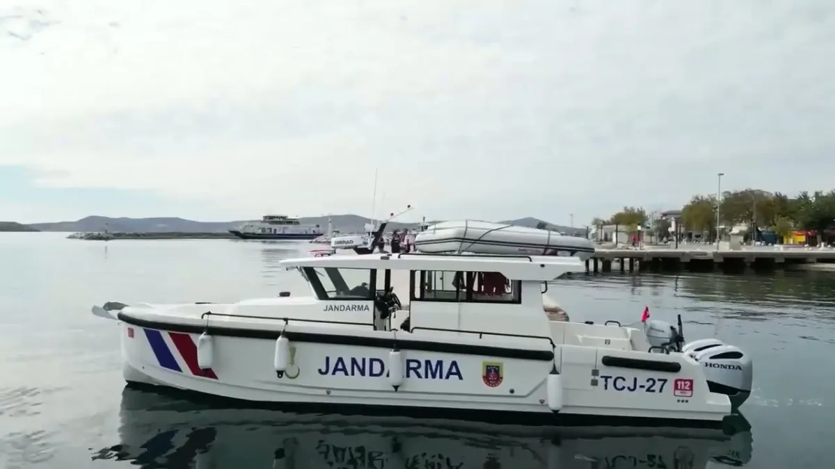 Balıkesir Jandarma Bot Timleri Erdek Sahillerinde Güvenlik Faaliyetlerini Sürdürüyor