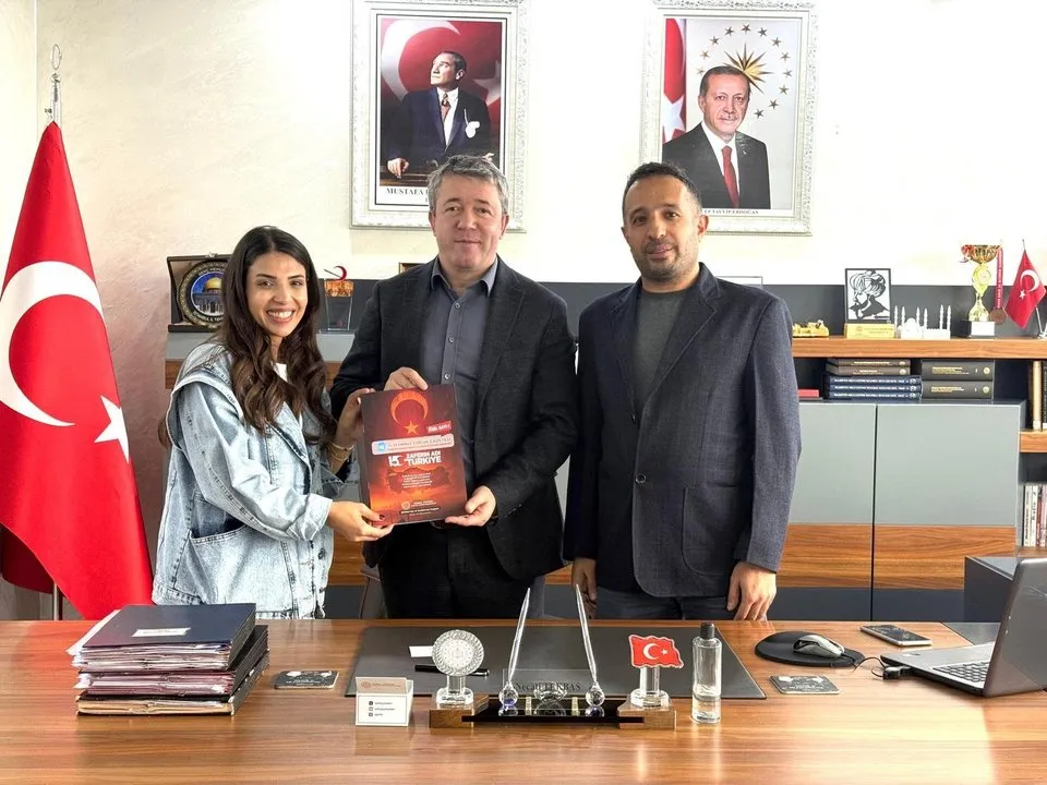 Hüseyin Ersu Ortaokulu'ndan '15 Temmuz Çocuk Dergisi' İlçe Millî Eğitim Müdürü Necati Tekbaş'a Takdim Edildi