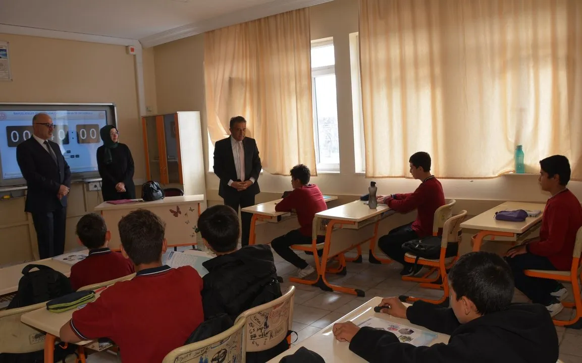 Kırıkkale Milli Eğitim Müdürü Güney'den Bahçelievler Ortaokuluna Ziyaret