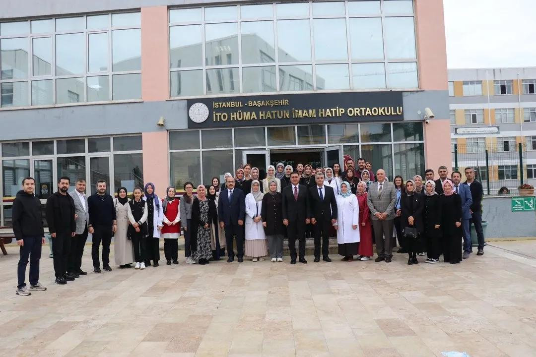 Eğitim Yöneticileri İTO Hüma Hatun İmam Hatip Ortaokulu'nda Öğrenci ve Öğretmenlerle Buluştu