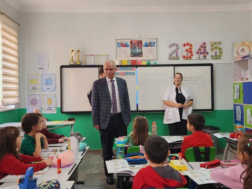 Karesi İlçe Milli Eğitim Müdürü Sami Günnü, Altın Çocuk İlkokulu'nu Ziyaret Etti