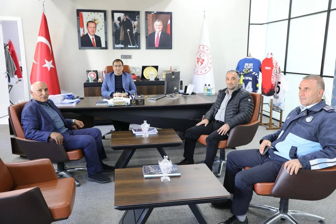 Hamur Spor Kulübü Yöneticilerinden Ağrı Gençlik ve Spor İl Müdürü Çelebi'ye Ziyaret