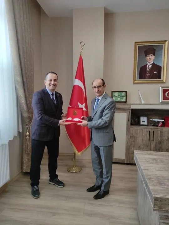 Kızılay Yöneticilerinden Yenimahalle Kaymakamı Tahsin Kurtbeyoğlu'na Ziyaret