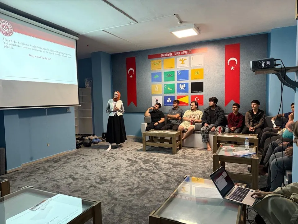 Tokat Aile ve Sosyal Hizmetler Müdürlüğü'nden Öğrencilere Şiddet Farkındalık Eğitimi