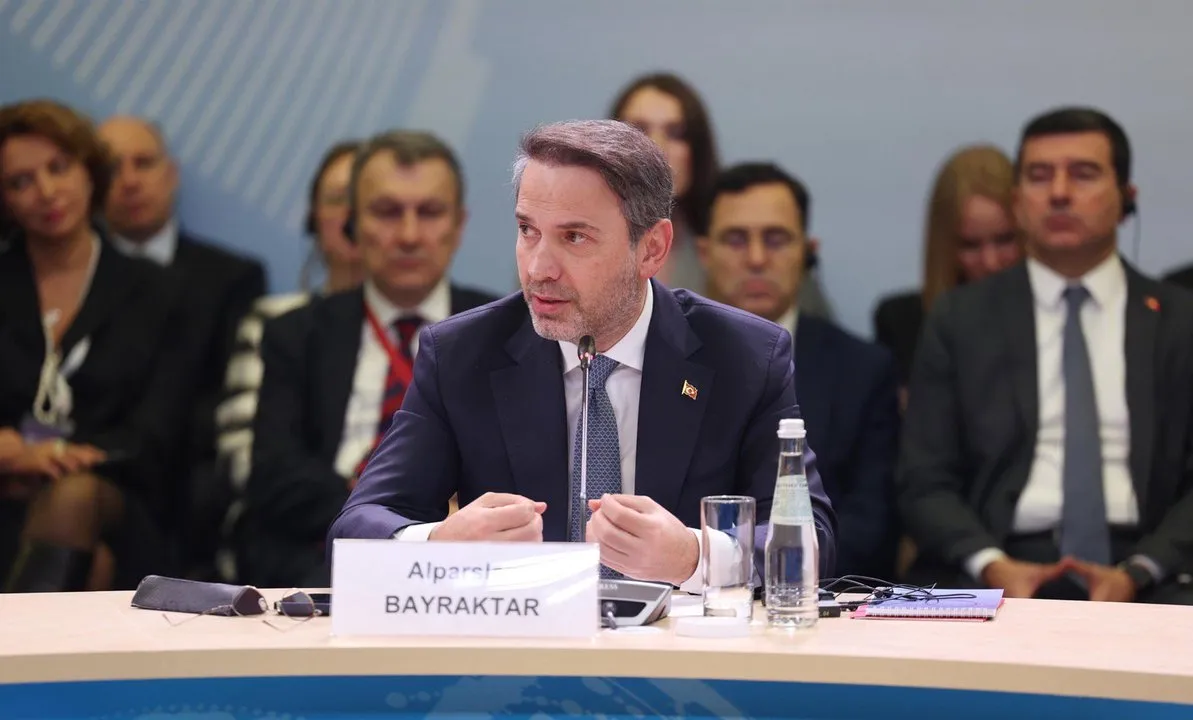 Alparslan Bayraktar: Türkiye Nükleer Enerji Stratejisini ve 2053 Hedeflerini Açıkladı