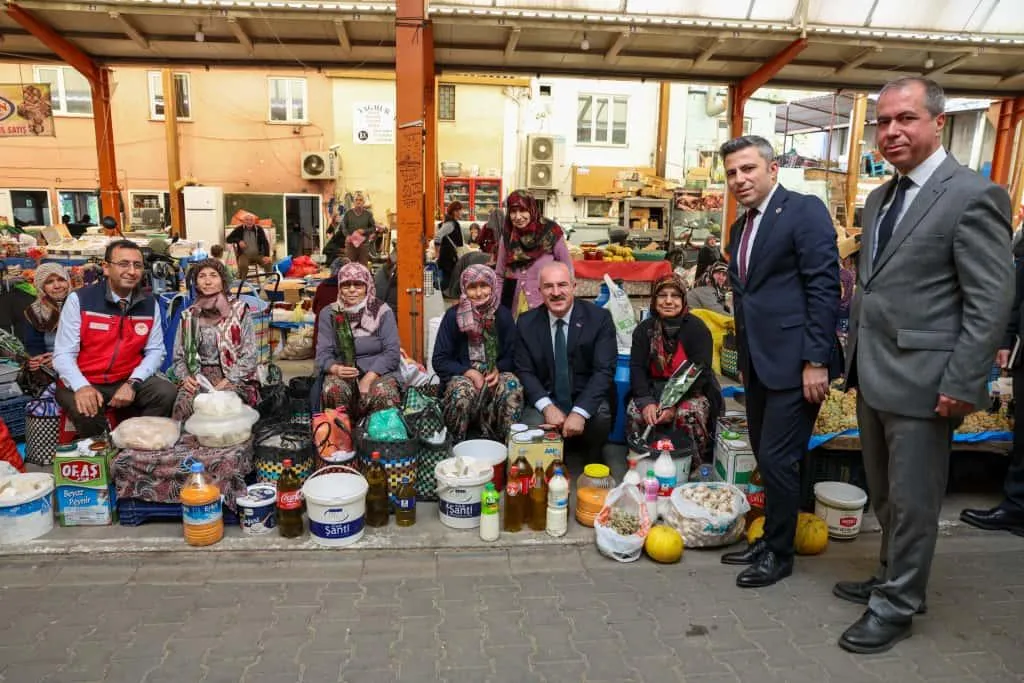 Çanakkale Valisi Toraman, Bayramiç Pazarında Esnaf ve Vatandaşlarla Buluştu
